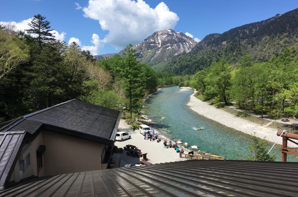 屋根から見た焼岳