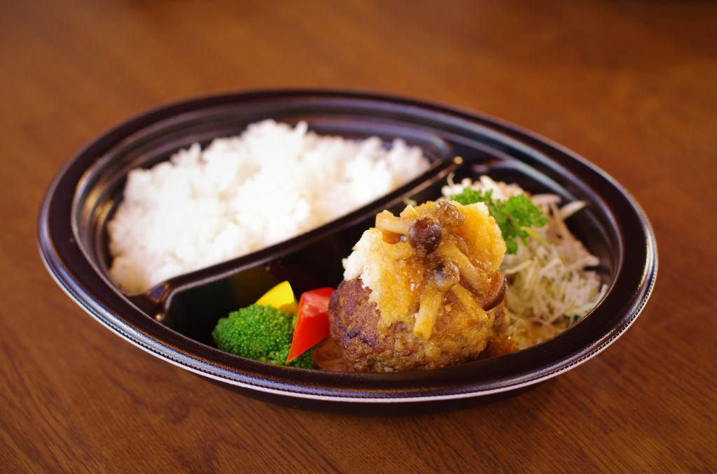 テイクアウトのお弁当：おろし茸のハンバーグランチ