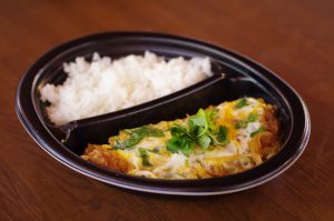 信州米豚の卵とじカツ丼のお弁当ランチ