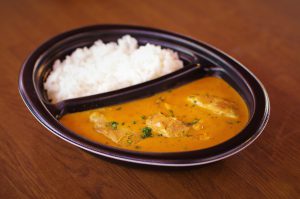 黄金のバターチキンカレーのお弁当ランチ