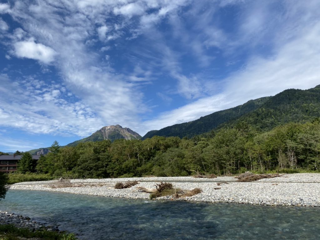 五千尺ホテル上高地からみる焼岳