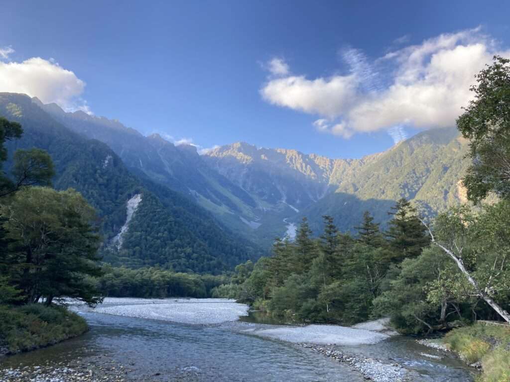 秋の始まり　落葉松黄葉開始