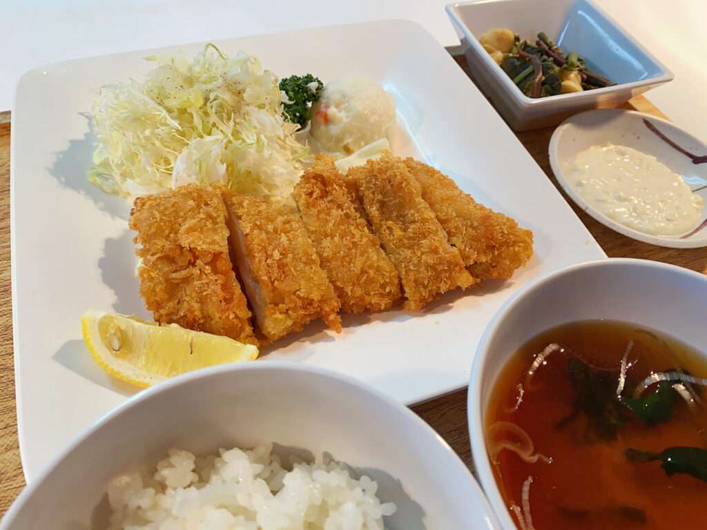 五千尺キッチン チキンカツ定食