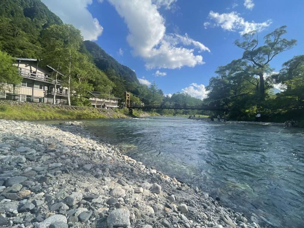 夏の上高地　梓川にかかる上高地のシンボル「河童橋」