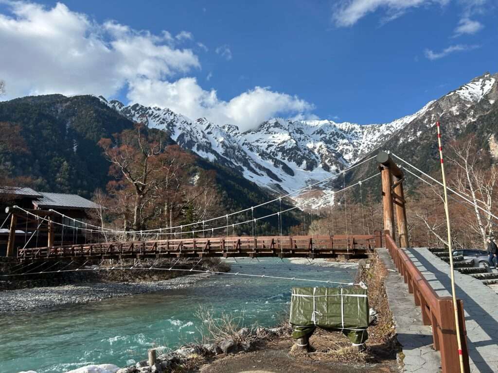 雪解けが進んだ河童橋周辺