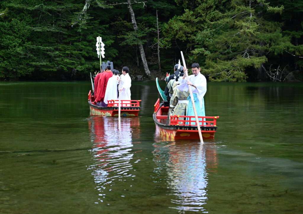 上高地　明神池穂高神社奥宮例大祭の様子