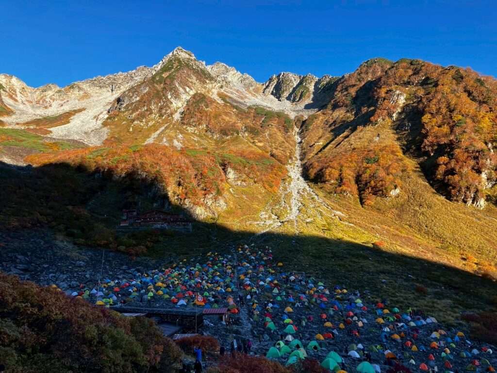 涸沢　紅葉　黄葉　2024年　涸沢ヒュッテ　涸沢小屋　北穂高岳