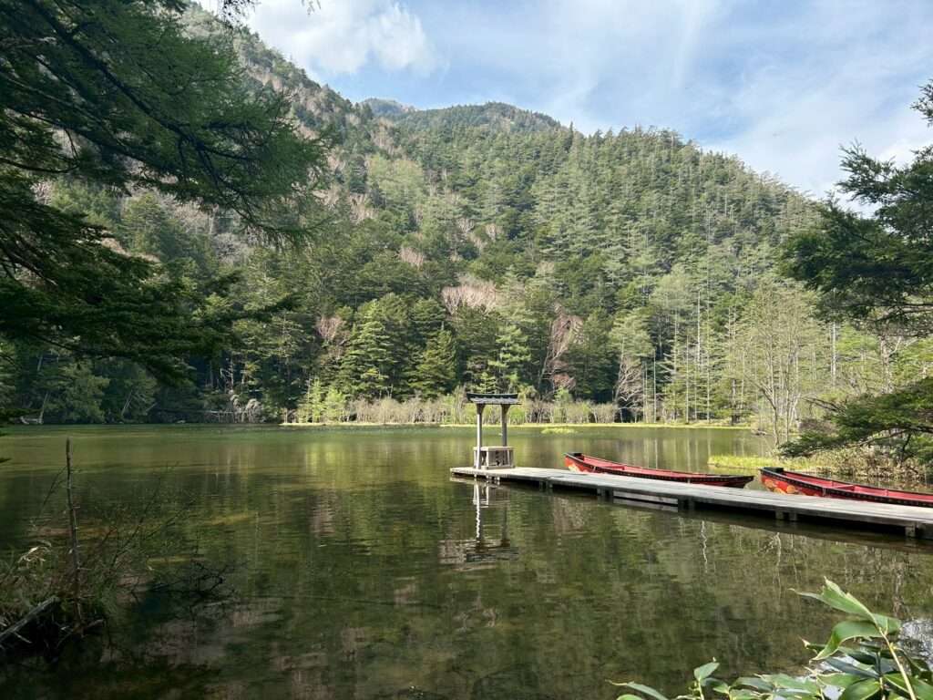 初夏の上高地　明神池　水面に反射する絶景　