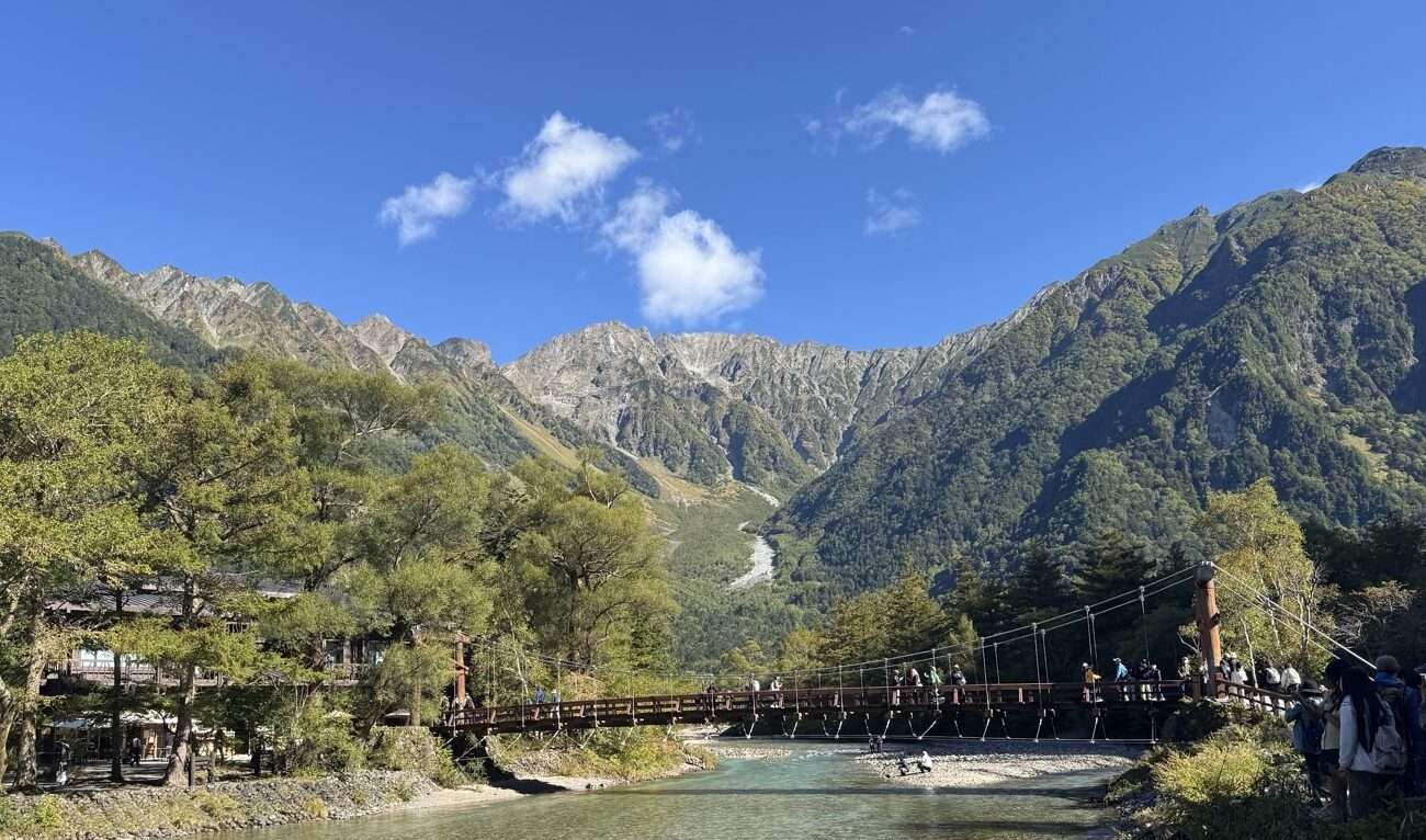 上高地　穂高連峰　秋　紅葉　黄葉　河童橋　梓川　2025年