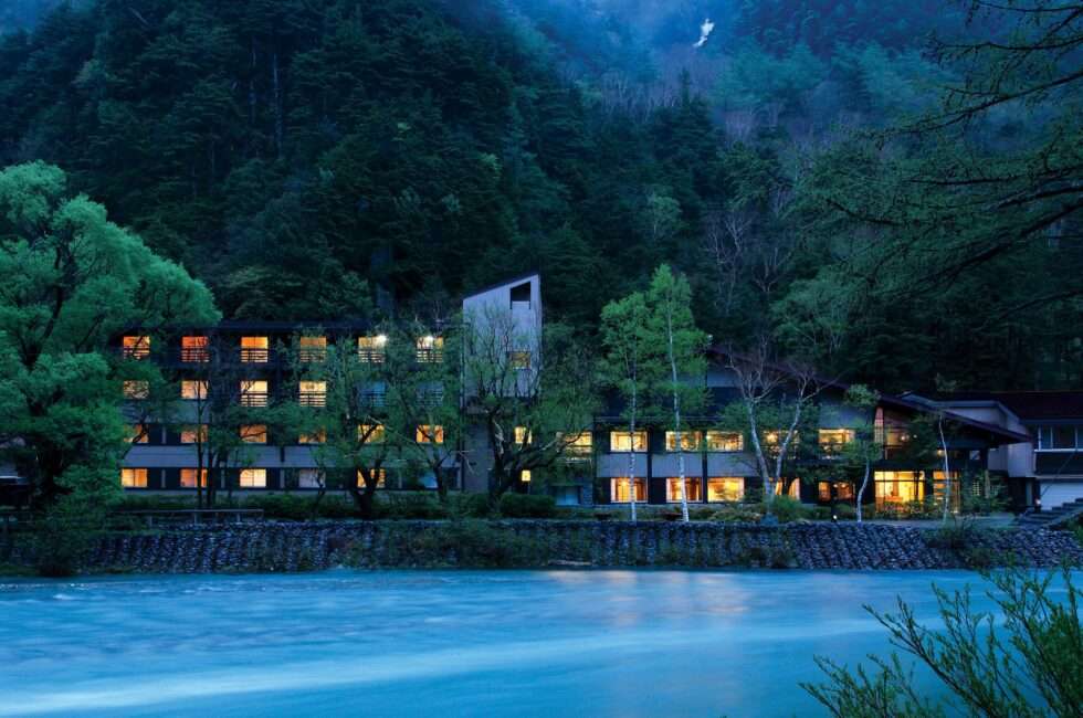 五千尺ホテル上高地　外観　梓川　六百山