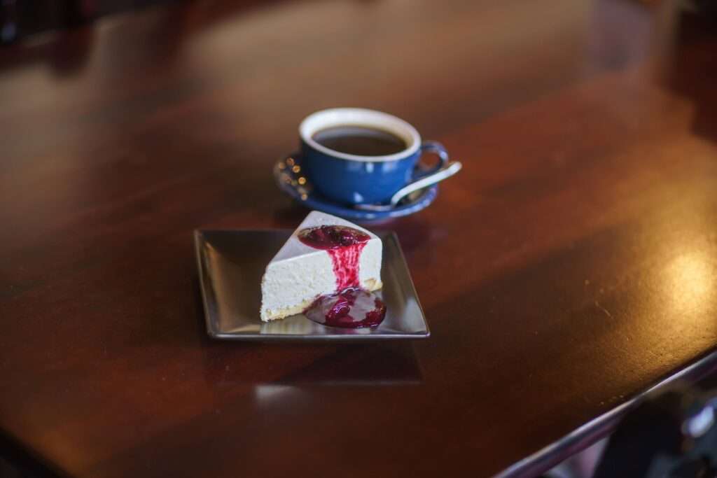 LOUNGE一番人気のレアチーズケーキ