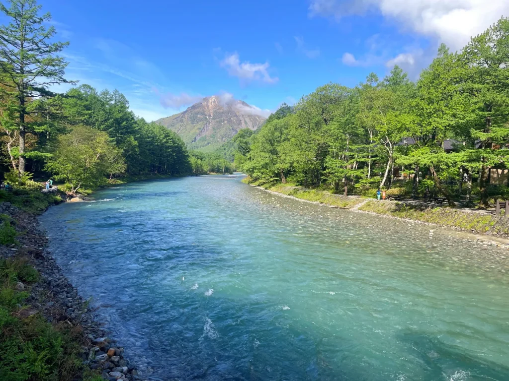 上高地　雨上がりの焼岳
