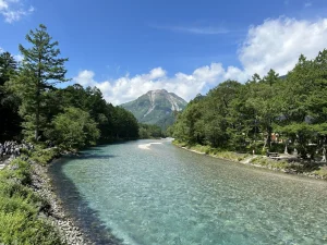 河童橋から撮影した焼岳 7月