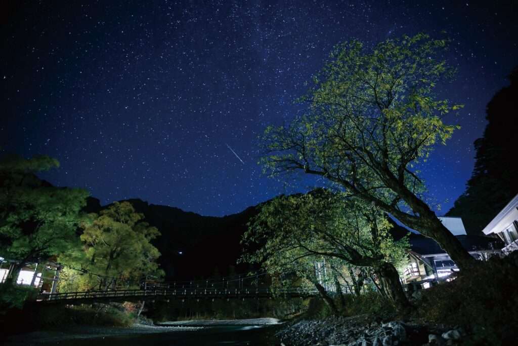 夜景と星空