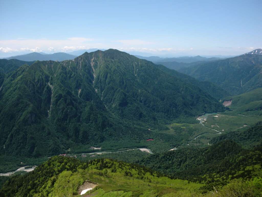 山から見下ろす上高地の地形