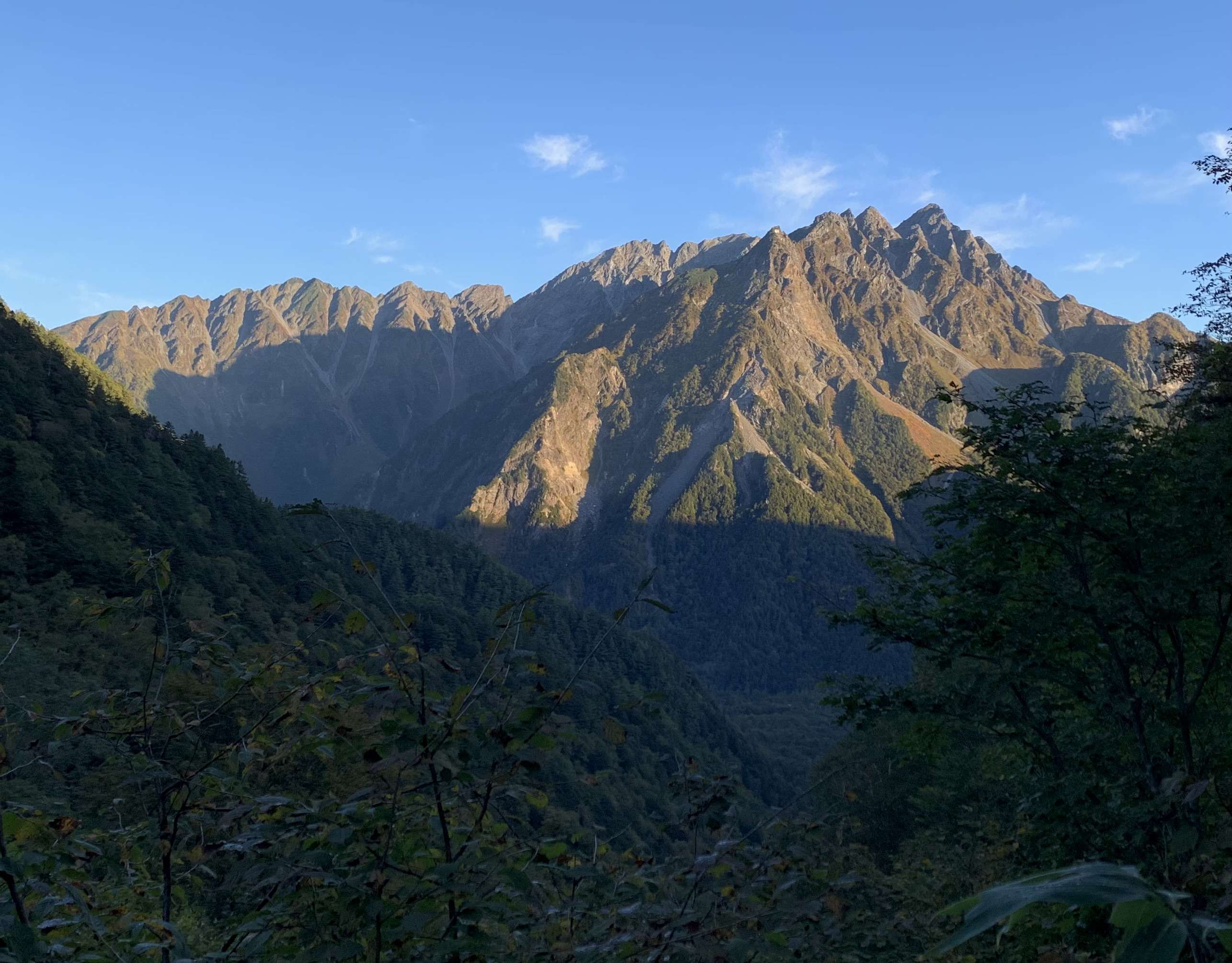上高地・徳本峠から見た明神岳